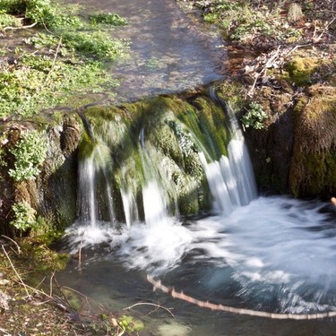 Cascadas de 15 metros y un entorno natural mágico: la ruta fácil, que se hace en solo una hora, ideal para escapadas de otoño