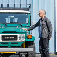 Tom Hanks despeja el garaje por 433.000 euros y se despide de tres de sus coches y su mítica caravana