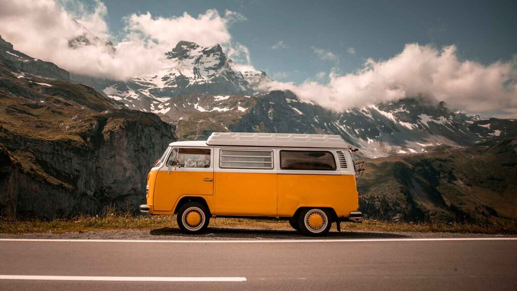 De Francia a Kazajistán en 8.600 km: así es la carretera más larga que puedes hacer en Europa con una furgoneta camper