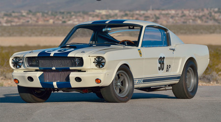 El primer Mustang Shelby GT350R ya es el Mustang más caro de la historia: se ha subastado por 3,36 millones de euros