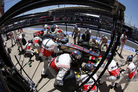 McLaren mejora en las paradas en boxes
