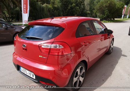 KIA-Rio-2011-35