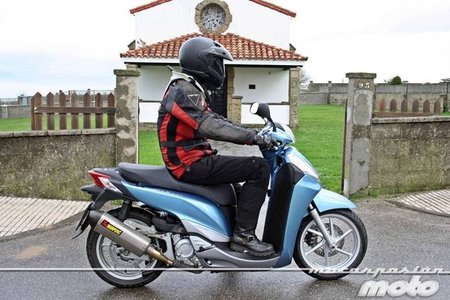 Honda Scoopy SH300i, prueba (conducción en ciudad y carretera)