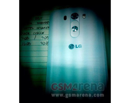 LG G3 en una primera imagen, los botones de nuevo a la espalda