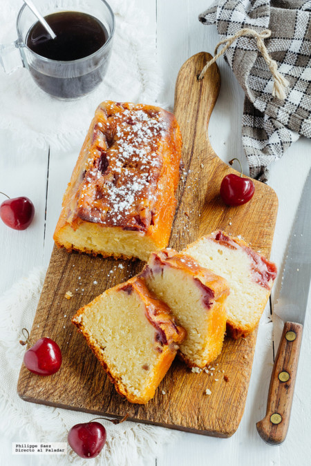 Panqué de yogurt y cerezas. Receta para el Día del Padre
