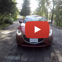 Mazda 2 Sedán, videoprueba: Estuvo entre nosotros por años, pero por fin se deja ver como lo que en verdad es