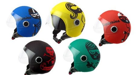 Cascos muy pop para la moto de la mano de Helmetdress