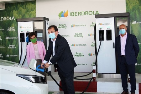 Los coches eléctricos ya cuentan con otra estación de recarga superrápida: Iberdrola 'electrifica' la Autovia de la Plata