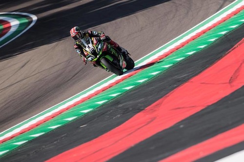 Jonathan Rea domina de principio a fin la primera carrera en Imola y se aleja en la general
