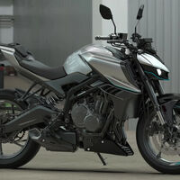 Esta naked china es una bestia de cuatro cilindros y 400 cc que le quiere plantar cara a la Kawasaki ZX-4R