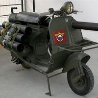 Cuando Piaggio estaba al borde de la ruina a alguien se le ocurrió la idea que salvó a la empresa: una Vespa con bazooka