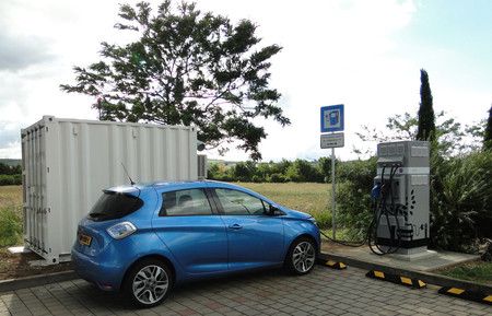 E-STOR es la solución de Renault para ofrecer carga rápida a sus eléctricos en lugares remotos