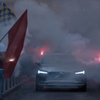 Este video de Zlatan y el Volvo V90 es justo con lo que querías iniciar tu jornada futbolera