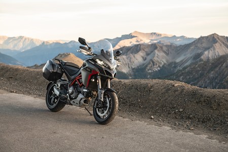 Ducati Multistrada 1260 S Grand Tour: una moto trail de 158 CV aún más premium por 22.890 euros