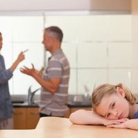 Los padres que se pelean perjudican la capacidad de los hijos de reconocer y regular sus emociones