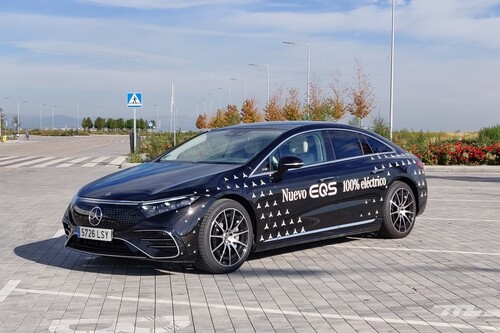 Probamos el Mercedes-Benz EQS: el coche eléctrico de lujo que quiere derrocar al Clase S es más confortable y cuesta casi lo mismo