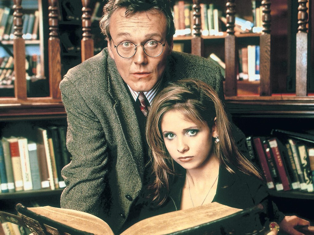 El reparto de ‘Buffy, cazavampiros’ se despide de Anthony Head tras su muerte: «Era amable, sabio y un guía en tiempos difíciles»