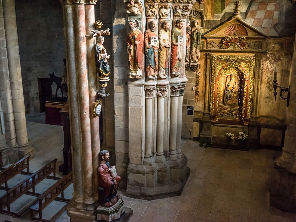 La infravalorada catedral románica que tiene uno de los pórticos más bellos del mundo es gallega, pero no es la de Santiago