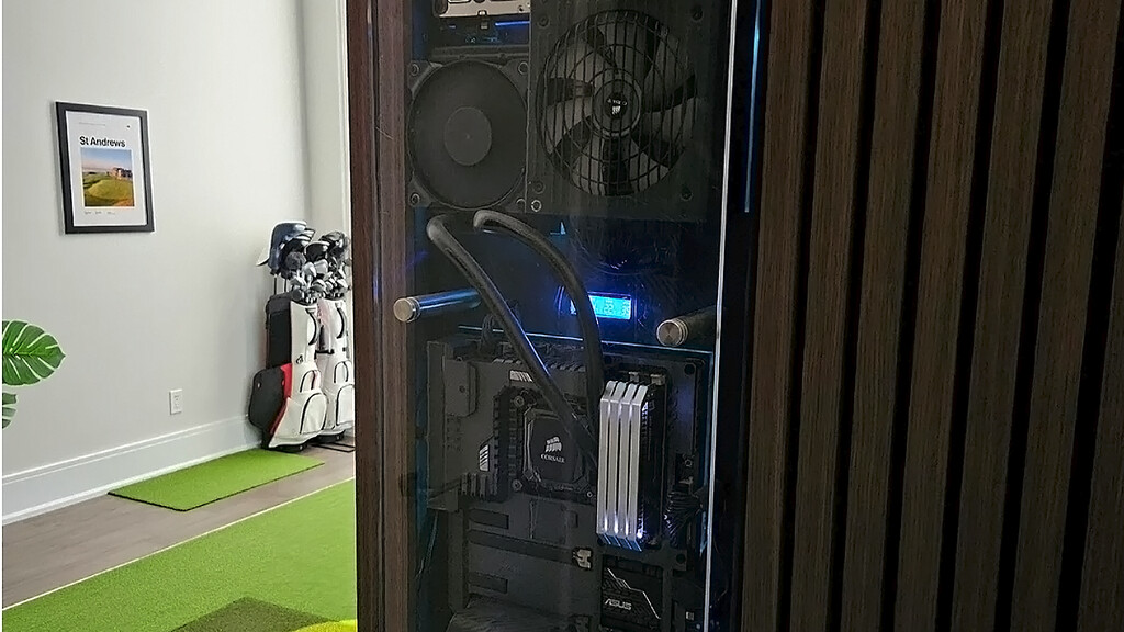 Le apasionaba un único tipo de juego hasta tal punto que llegó a encasquetar un PC en la pared de su casa para jugar de la forma más realista