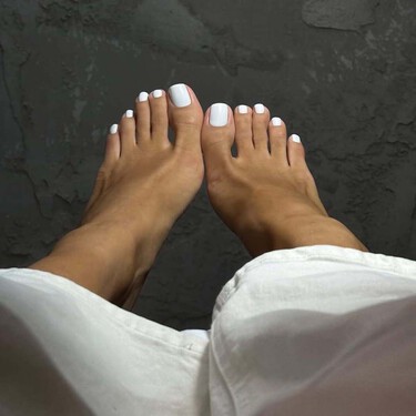 Las cuatro pedicura que estilizan el pie, aportan luz y favorecen especialmente a los pies maduros