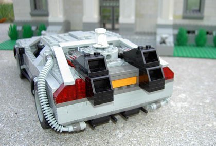 DeLorean con piezas de Lego