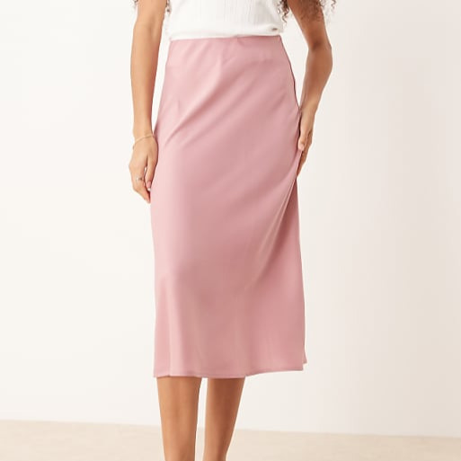 
Falda midi rosa claro de satén de YAS