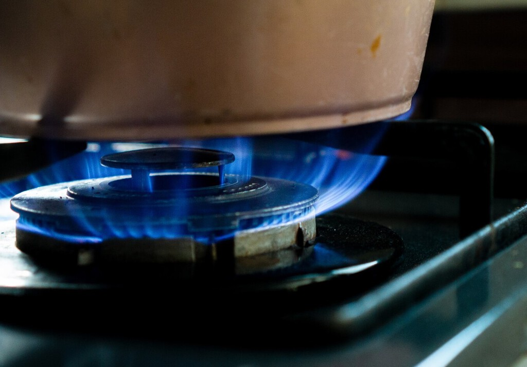 Si tienes una tarifa de gas regulada o TUR en casa, sube de precio a partir de hoy 1 de octubre de 2023: estas son las novedades 