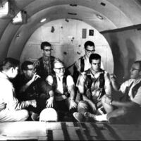 Jugaban a las cartas mientras los investigadores vomitaban: la historia olvidada de los 11 hombres sordos de la NASA 