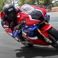La CBR1000RR Fireblade de Honda mete miedo: Álvaro Bautista batió el récord de Portimao en un test privado