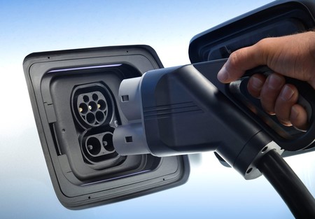 BMW y Daimler se conectan para ofrecer servicios de movilidad sustentable y autónoma