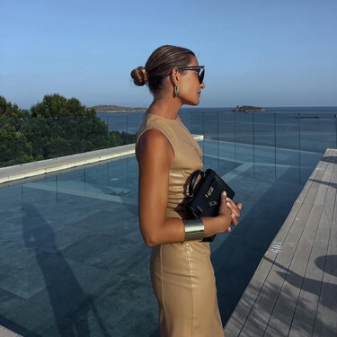 Elegante, sofisticado y ahora a mitad de precio: el vestido de Ralph Lauren con el que arrasar en los eventos de verano 