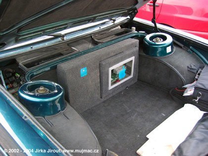 Tatra 613 con un PowerMac G4 integrado