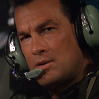"Steven Seagal es un ser humano horrible". Sale menos de 5 minutos en la peli, pero el actor se las arregló para agredir a uno de sus compañeros en Decisión Crítica