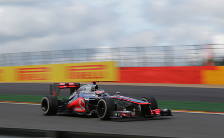 Jenson Button realiza una actuación espectacular y vuelve a vencer