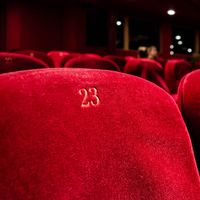 Estas son las tecnologías que integran los móviles para que no echemos de menos ir al cine