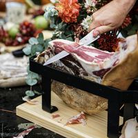 El Corte Inglés se adelanta al Black Friday y rebaja casi 100 euros una pieza de 7 kilos de jamón ibérico de bellota