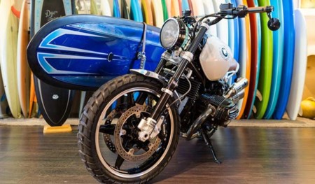 BMW busca mezclar estilos con su moto retro para los surfistas