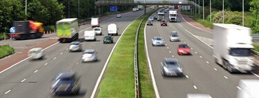 Adelantar por la derecha: cuándo te puede multar la DGT y cuándo no