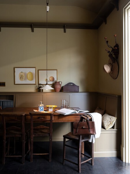 A Cosy Corner In The La Showroom So Many Vignettes To Admire In The Space And This Has To Be On