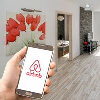 Airbnb impone restricciones a los menores de 25 para evitar las fiestas clandestinas