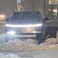 "Jerry se quedó cyber-atascado en una pista de esquí". La Tesla Cybertruck iba a ser a prueba de apocalipsis, pero no puede ni con un poco de nieve