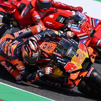 Maverick Viñales sorprende a las Ducati en Mugello y Fabio Quartararo da el susto con una fea caída que pinta a lesión 