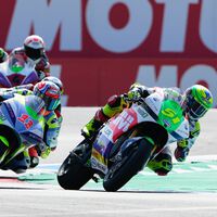 Eric Granado vence una carrera de MotoE con lluvia, medios puntos y bandera roja por el accidente de Miquel Pons