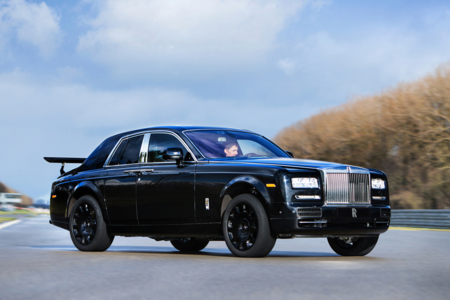 El SUV de Rolls-Royce tendrá las puertas invertidas