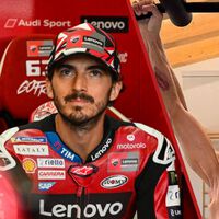 Pecco Bagnaia, sobre la foto del brazo de Marc Márquez: "Ahora tienes que hacer estas cosas para obtener visibilidad" 