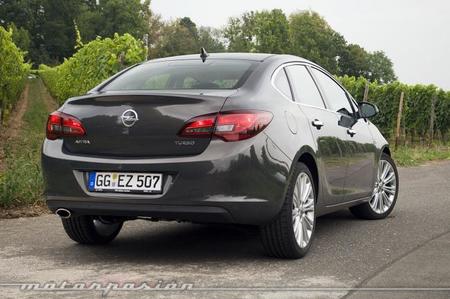 Opel Astra berlina