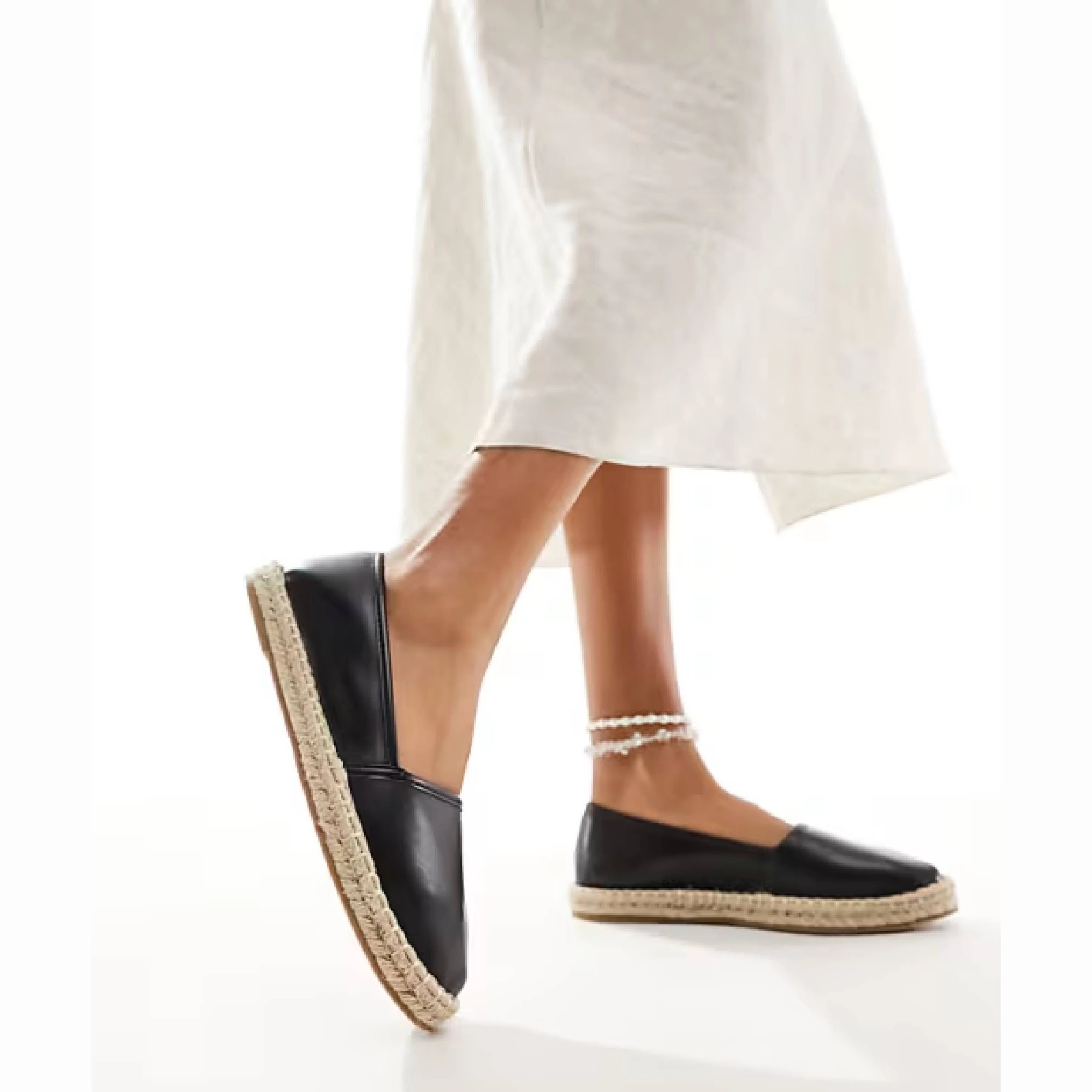 Alpargatas negras con puntera cerrada Joey de ASOS DESIGN

