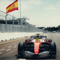25 metros de largo y 16,6 de alto. La bandera de España más grande del mundo ya está en el circuito urbano de Madrid
