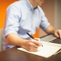 ¿Puedo deducirme la cuota de autónomos en el IRPF si soy administrador único de una sociedad? 