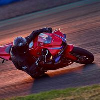 La Honda CBR600RR ya está en España, y su precio es un bombazo para competir directamente con la Kawasaki ZX-6R